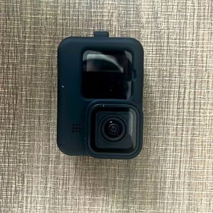 Go pro hero 9 black  almost new, little use